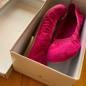 Rich Pink Fuschia Bandalino Flats. Comfortable and Cute. Elastic and Suede Like